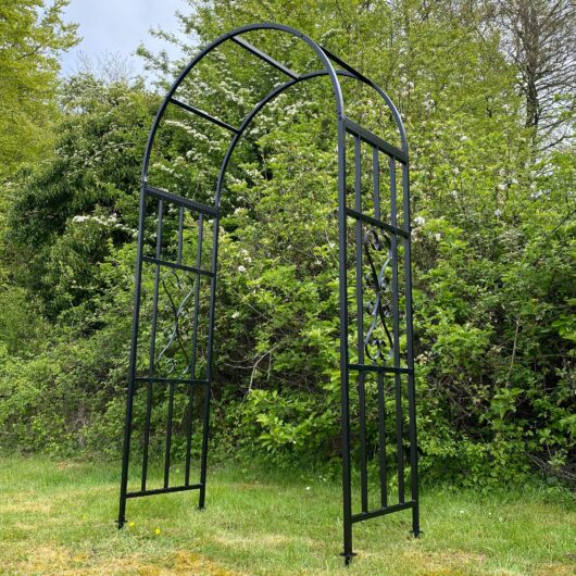 Metal Amalfi Garden Arch with 4 Ground Spikes